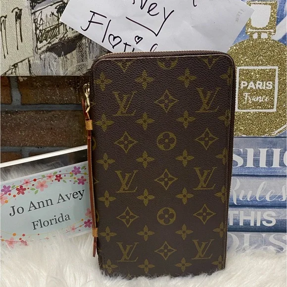 🤩TRAVEL ORGANIZER MONGRAM WALLET🤩 - Picture 1 of 16